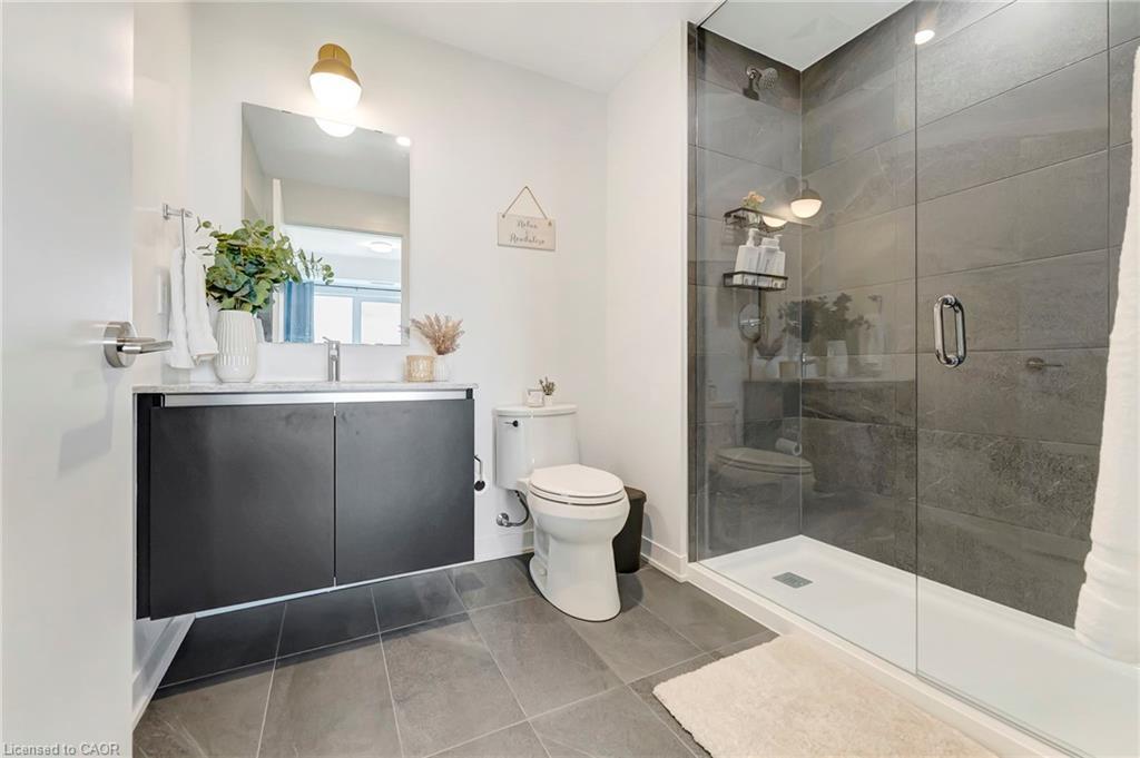 702-405 Dundas Street W, Oakville, ON - Indoor Photo Showing Bathroom