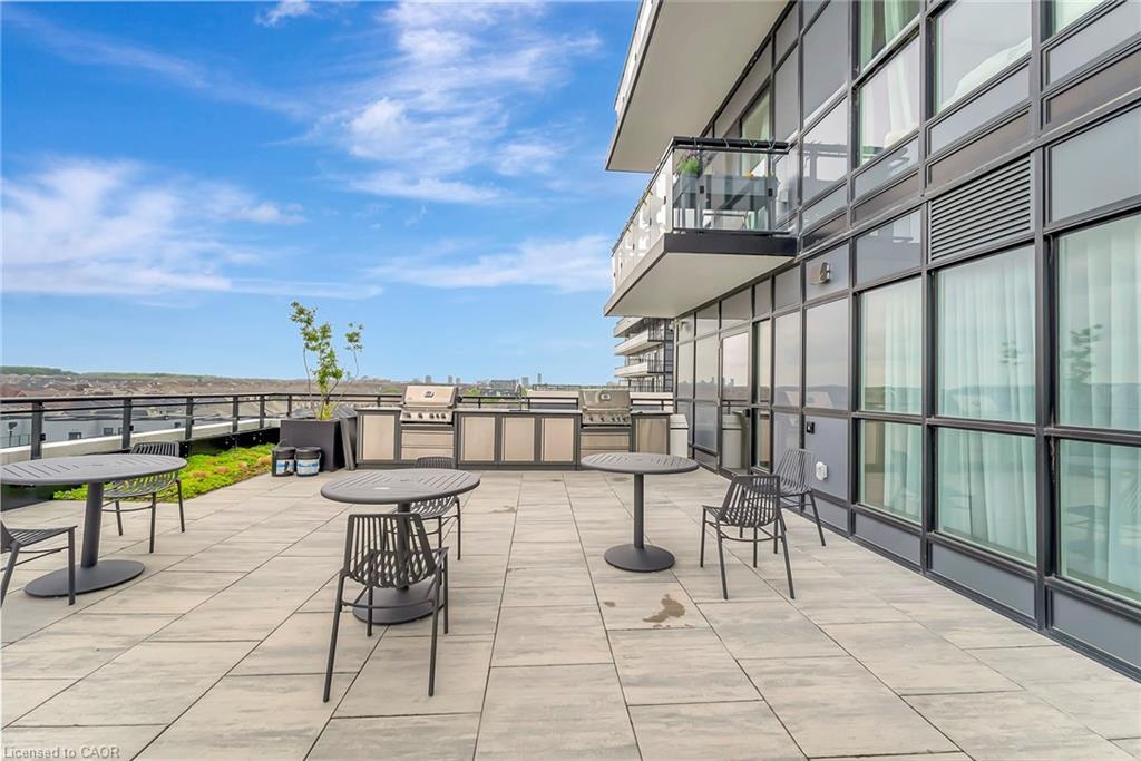 702-405 Dundas Street W, Oakville, ON - Outdoor With Balcony With Exterior