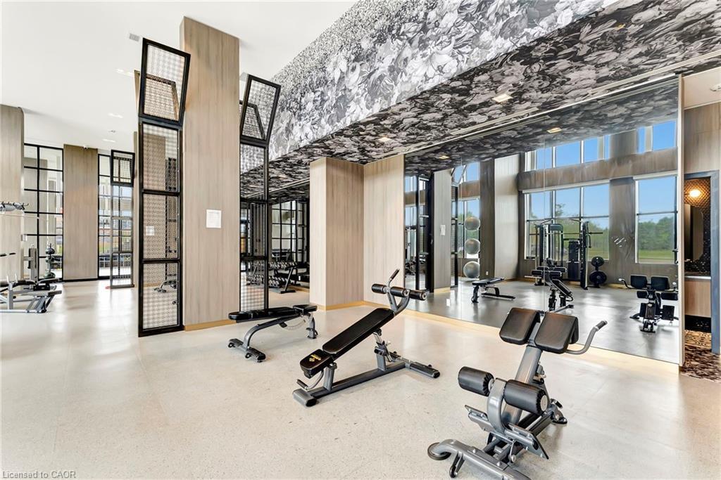 702-405 Dundas Street W, Oakville, ON - Indoor Photo Showing Gym Room