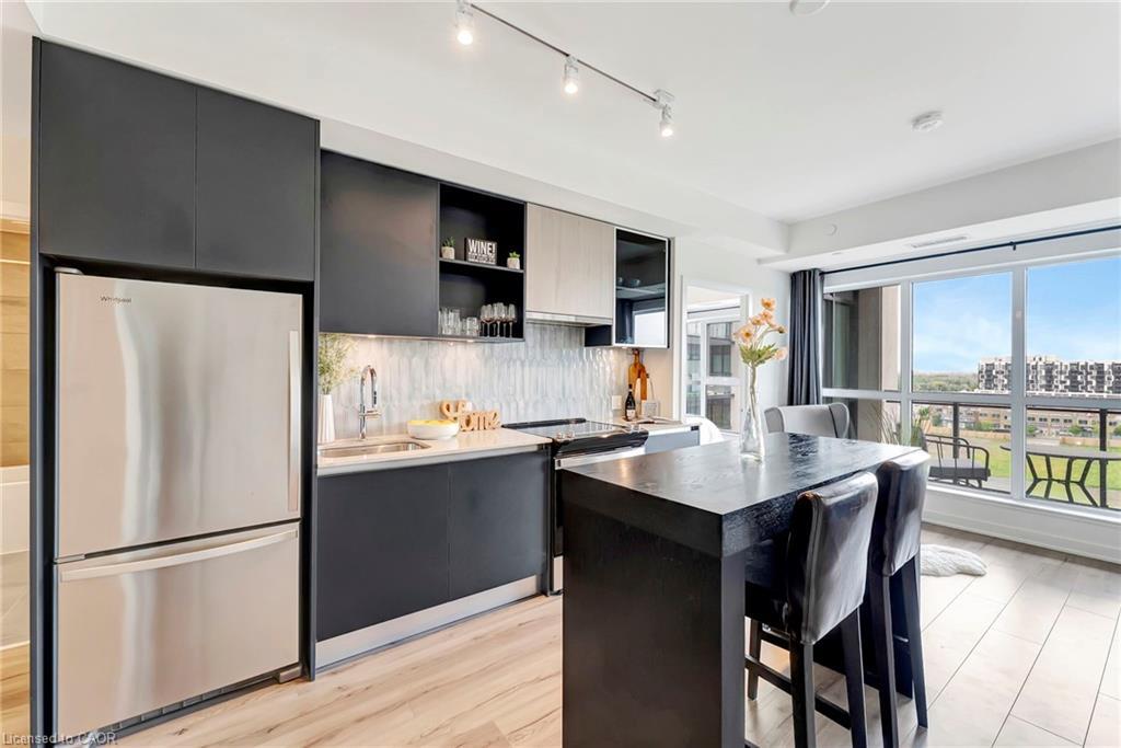 702-405 Dundas Street W, Oakville, ON - Indoor Photo Showing Kitchen With Stainless Steel Kitchen