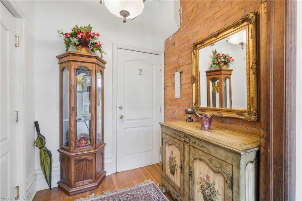 2-223 Bay Street S, Hamilton, ON - Indoor Photo Showing Bathroom