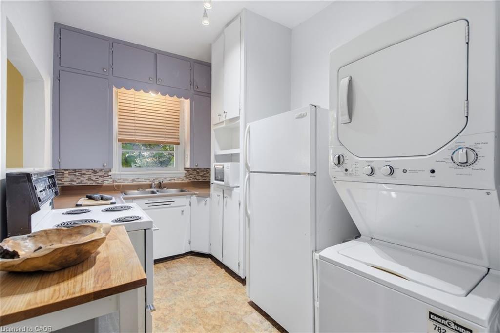 2-223 Bay Street S, Hamilton, ON - Indoor Photo Showing Laundry Room