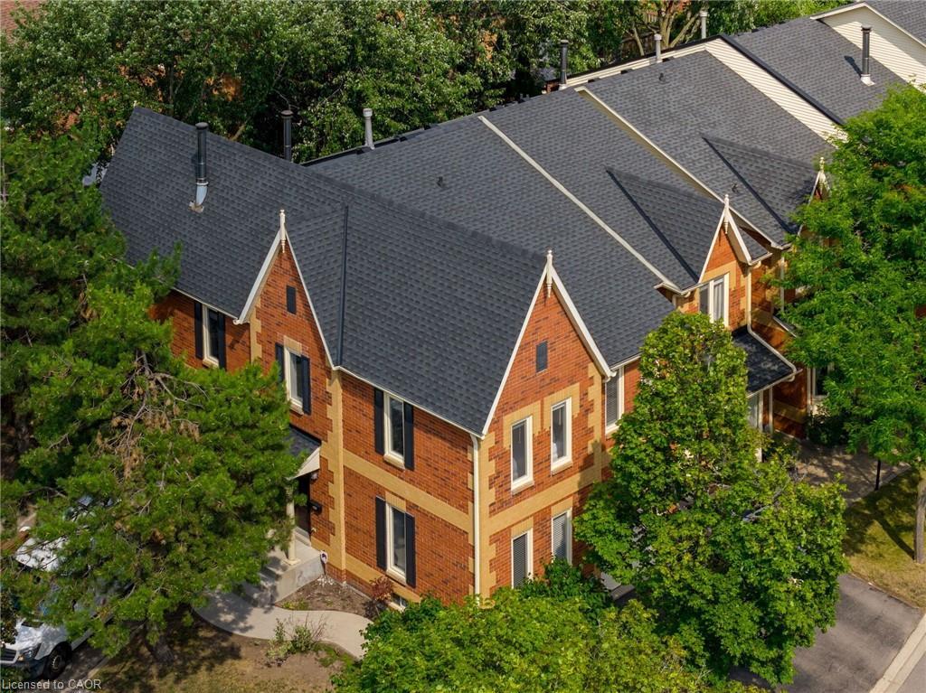 7-2006 Glenada Crescent, Oakville, ON - Outdoor