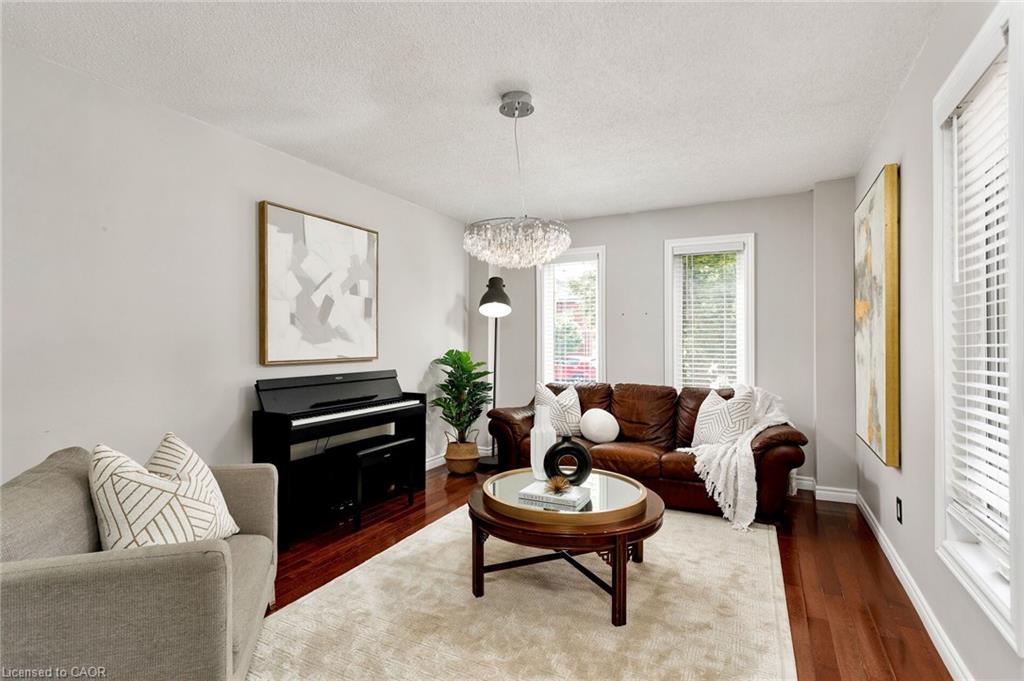 7-2006 Glenada Crescent, Oakville, ON - Indoor Photo Showing Living Room