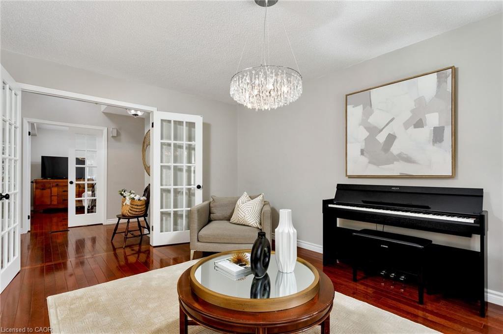 7-2006 Glenada Crescent, Oakville, ON - Indoor Photo Showing Living Room