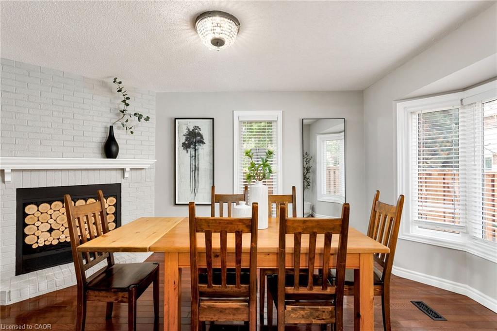7-2006 Glenada Crescent, Oakville, ON - Indoor Photo Showing Dining Room