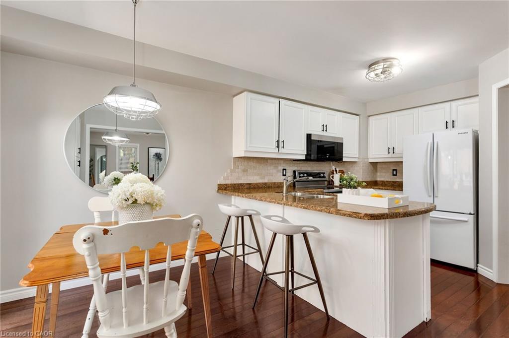 7-2006 Glenada Crescent, Oakville, ON - Indoor Photo Showing Other Room