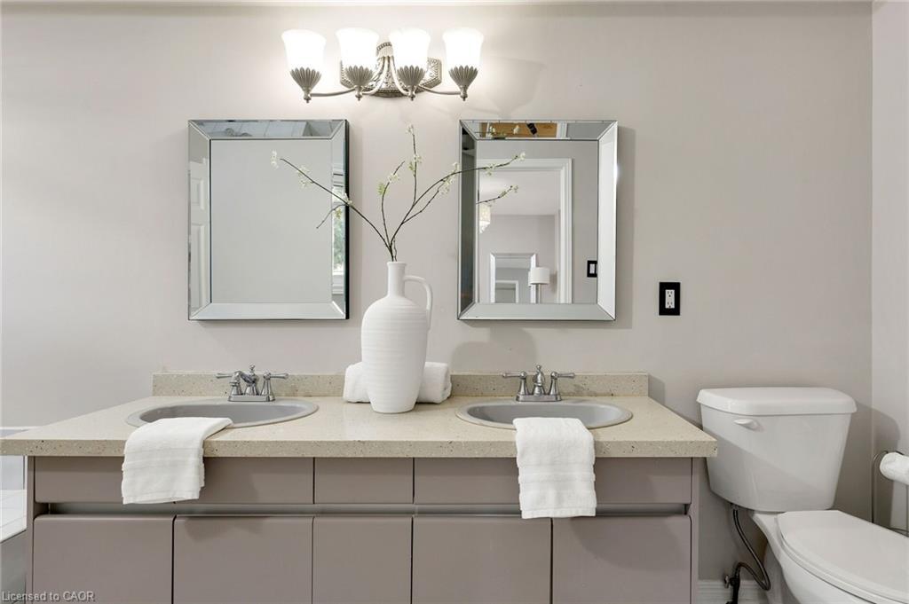 7-2006 Glenada Crescent, Oakville, ON - Indoor Photo Showing Bathroom