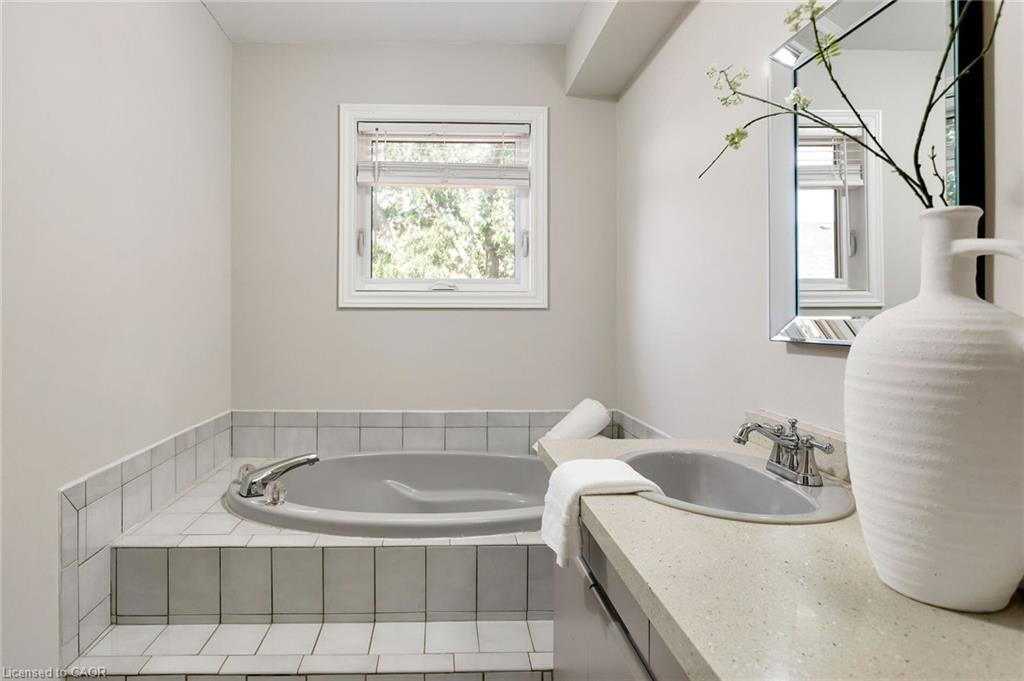 7-2006 Glenada Crescent, Oakville, ON - Indoor Photo Showing Bathroom