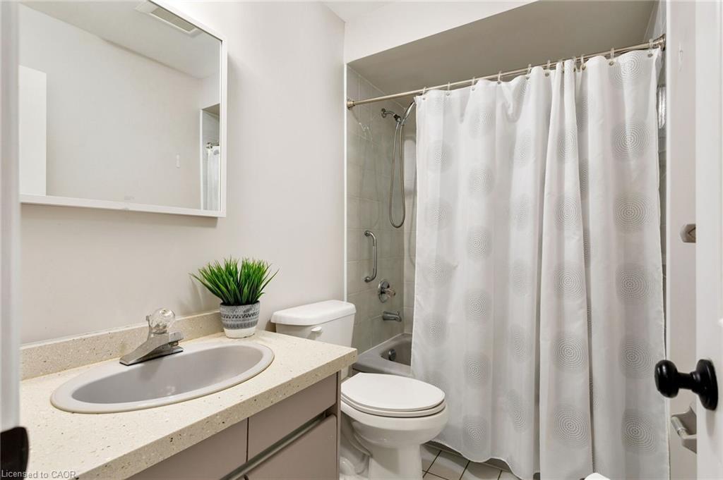7-2006 Glenada Crescent, Oakville, ON - Indoor Photo Showing Bathroom