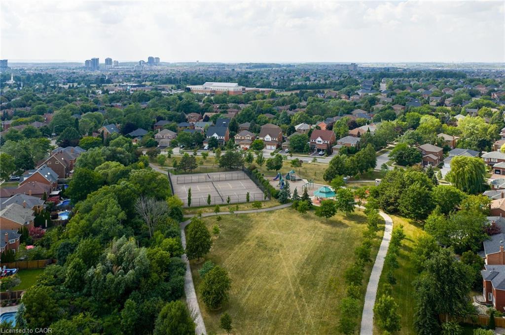 7-2006 Glenada Crescent, Oakville, ON - Outdoor With View