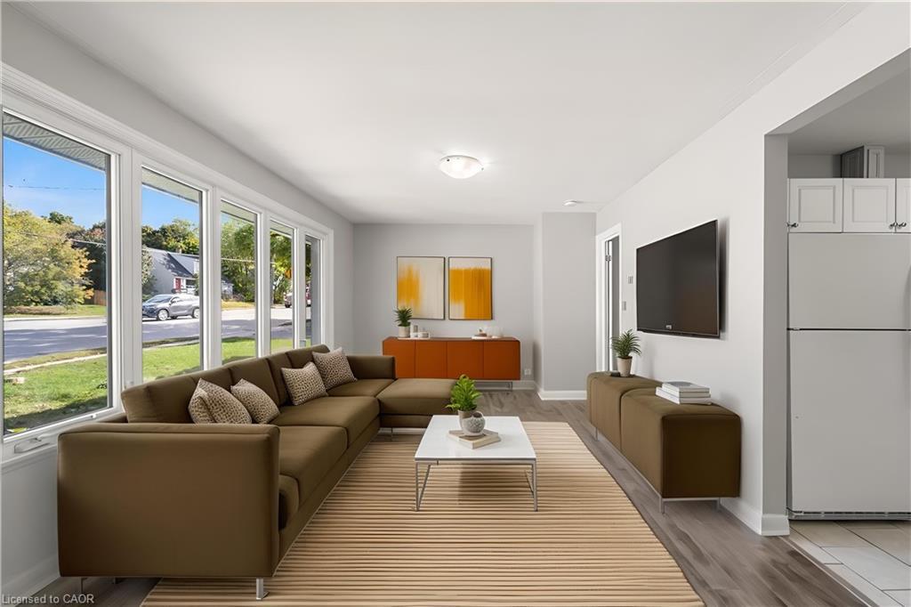 Main-188 St Vincent Street, Barrie, ON - Indoor Photo Showing Living Room