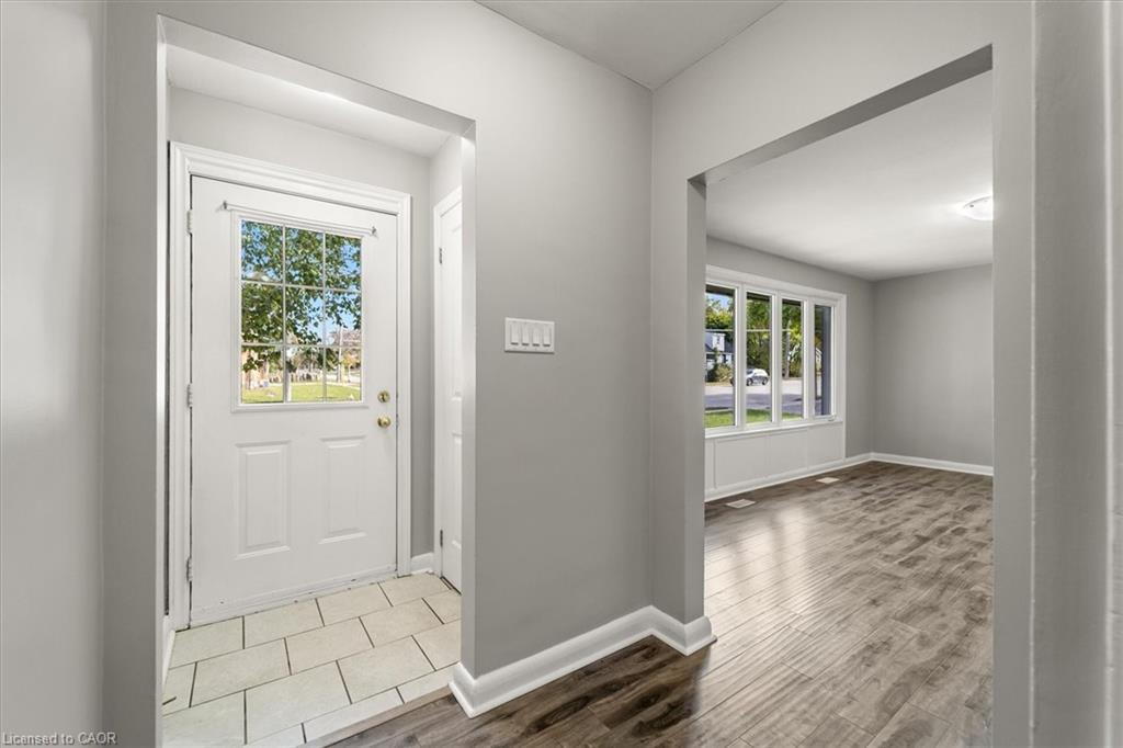 Main-188 St Vincent Street, Barrie, ON - Indoor Photo Showing Other Room