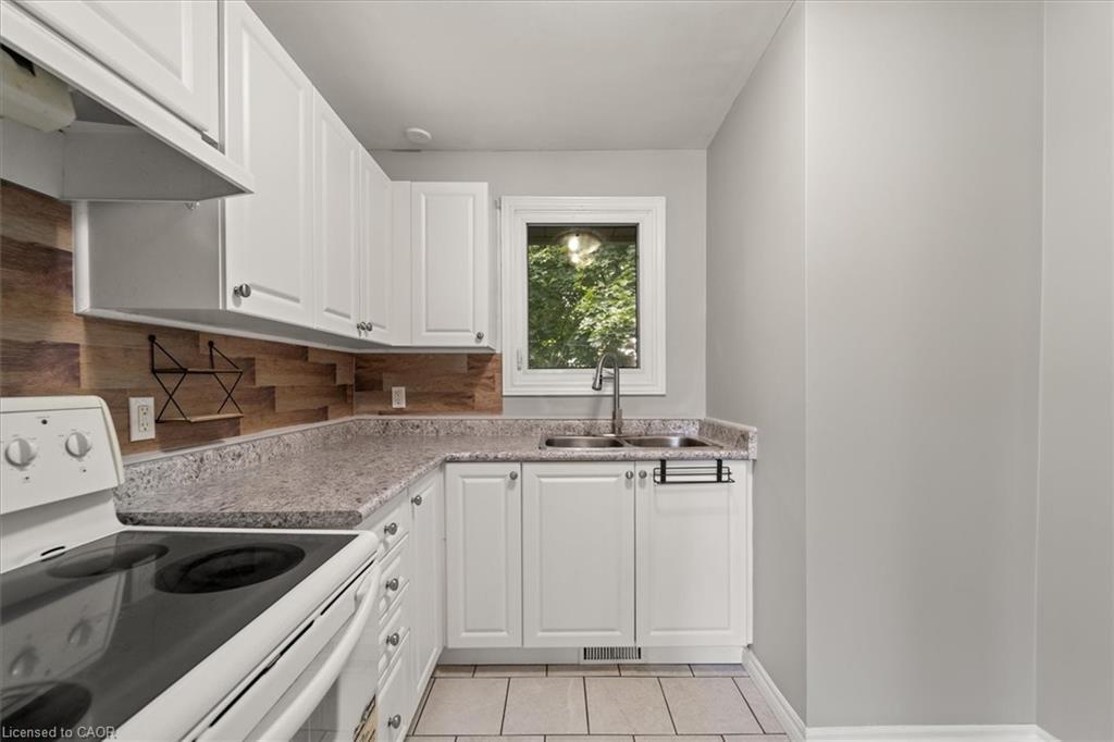 Main-188 St Vincent Street, Barrie, ON - Indoor Photo Showing Kitchen With Double Sink