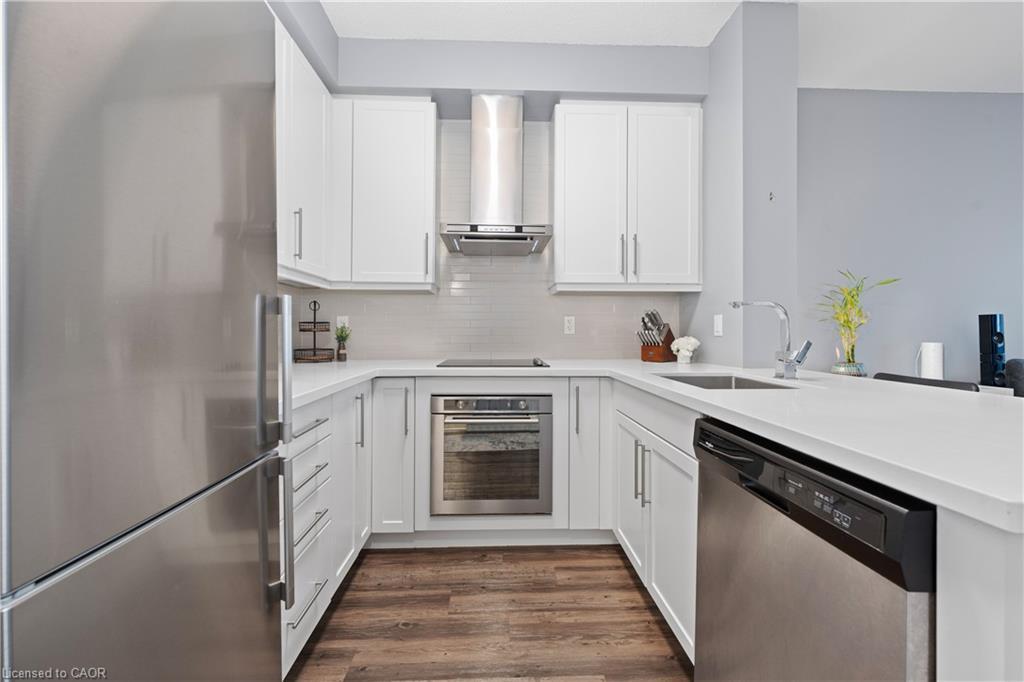 906-2087 Fairview Street, Burlington, ON - Indoor Photo Showing Kitchen
