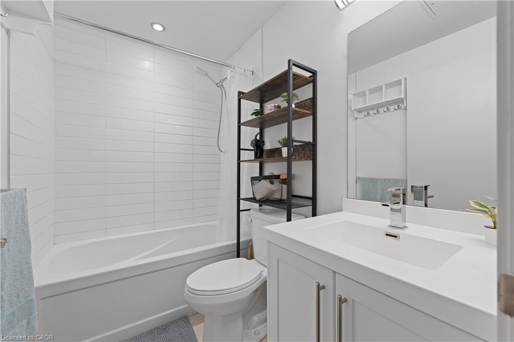 906-2087 Fairview Street, Burlington, ON - Indoor Photo Showing Bathroom