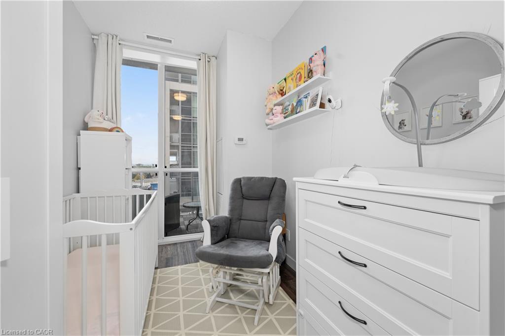 906-2087 Fairview Street, Burlington, ON - Indoor