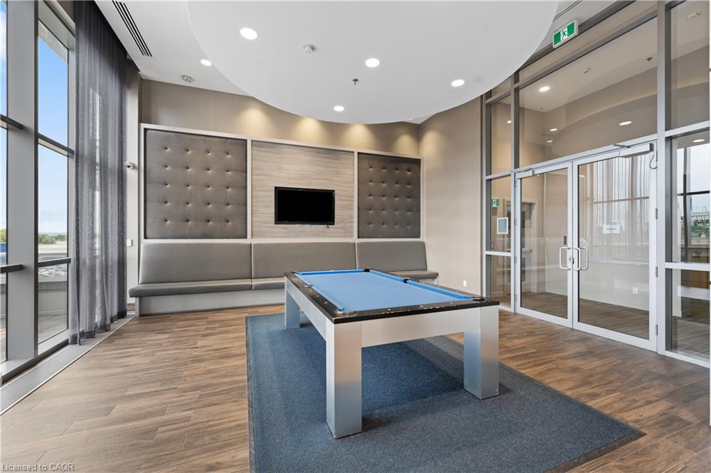 906-2087 Fairview Street, Burlington, ON - Indoor Photo Showing Other Room