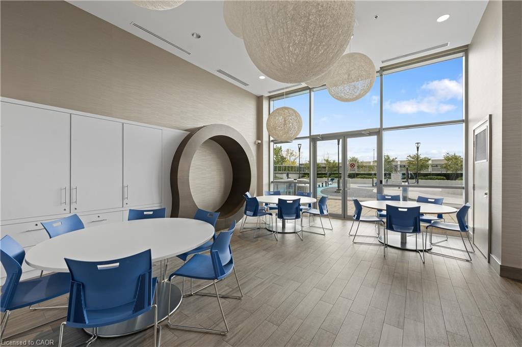 906-2087 Fairview Street, Burlington, ON - Indoor