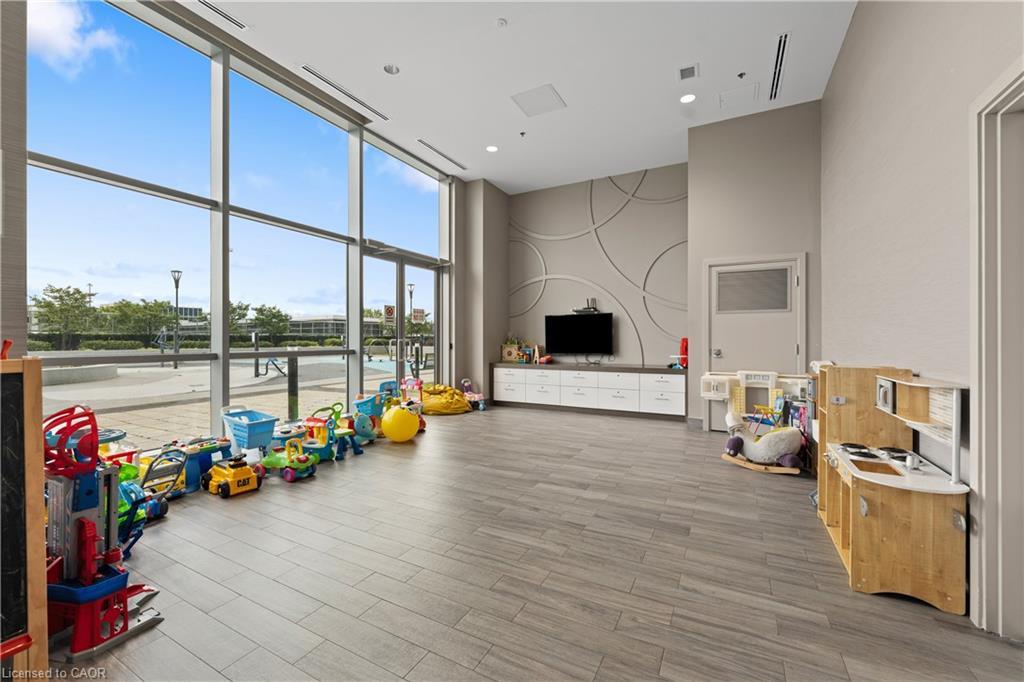 906-2087 Fairview Street, Burlington, ON - Indoor