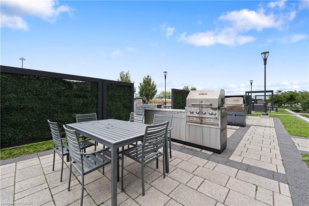 906-2087 Fairview Street, Burlington, ON - Outdoor