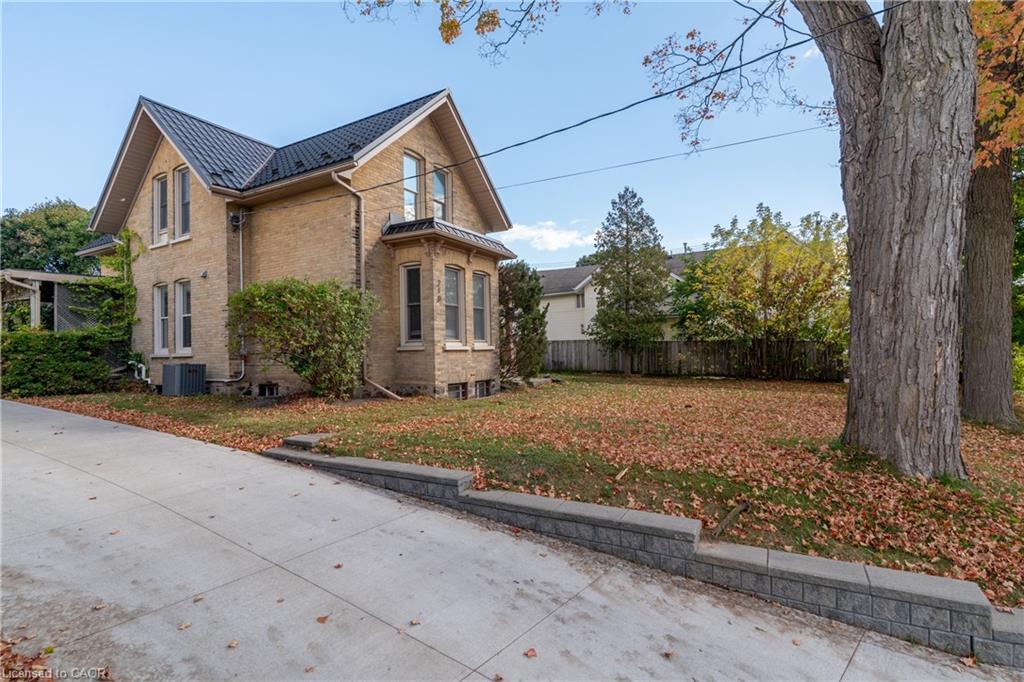 210 Lancaster Street E, Kitchener, ON - Outdoor With Facade