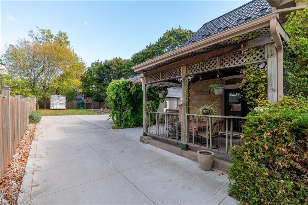 210 Lancaster Street E, Kitchener, ON - Outdoor