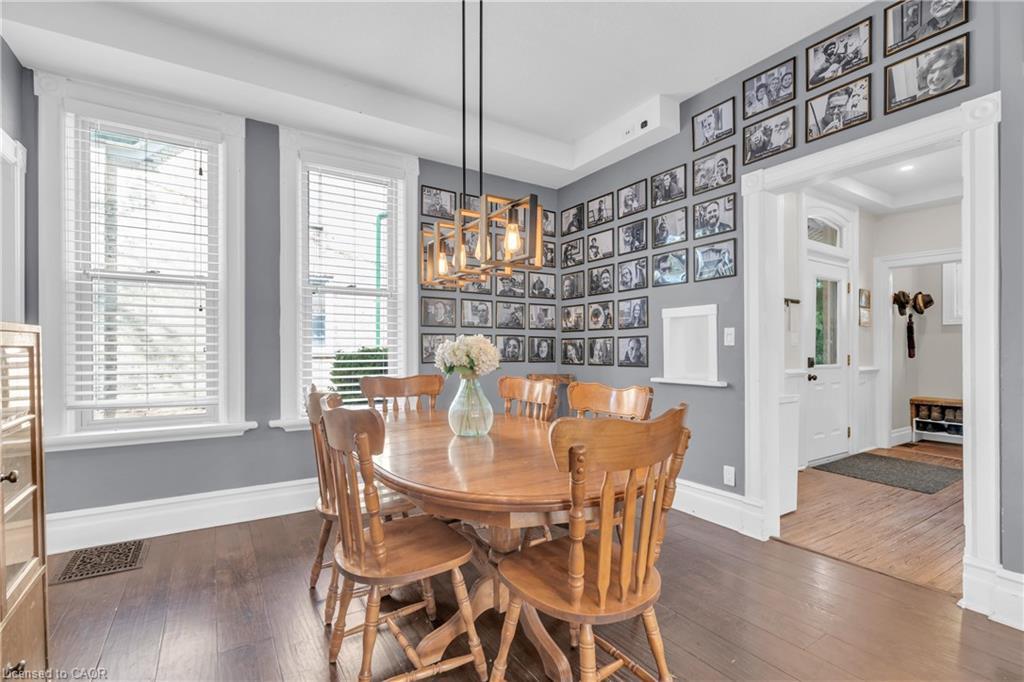 210 Lancaster Street E, Kitchener, ON - Indoor Photo Showing Dining Room