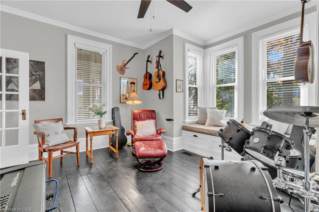 210 Lancaster Street E, Kitchener, ON - Indoor