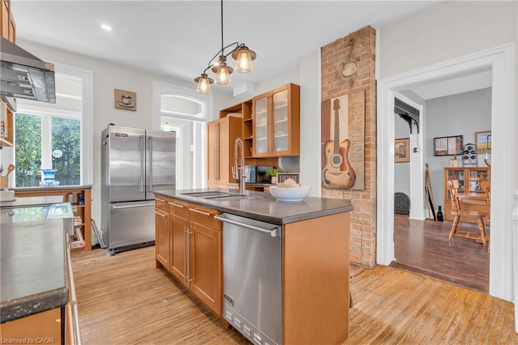 210 Lancaster Street E, Kitchener, ON - Indoor Photo Showing Kitchen