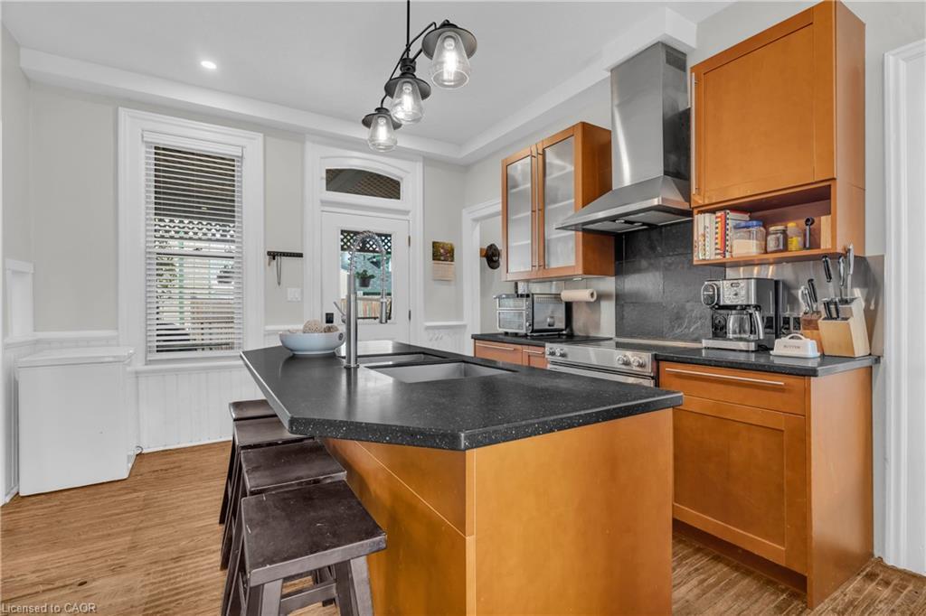 210 Lancaster Street E, Kitchener, ON - Indoor Photo Showing Kitchen