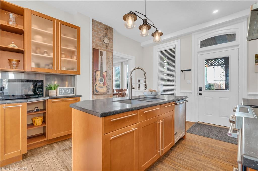 210 Lancaster Street E, Kitchener, ON - Indoor Photo Showing Kitchen
