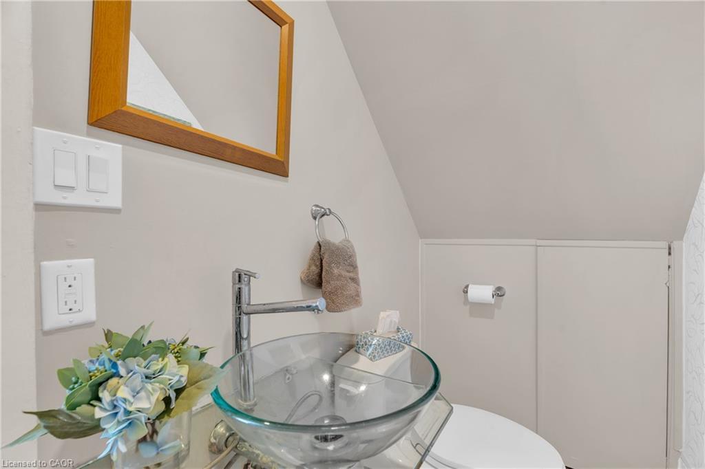 210 Lancaster Street E, Kitchener, ON - Indoor