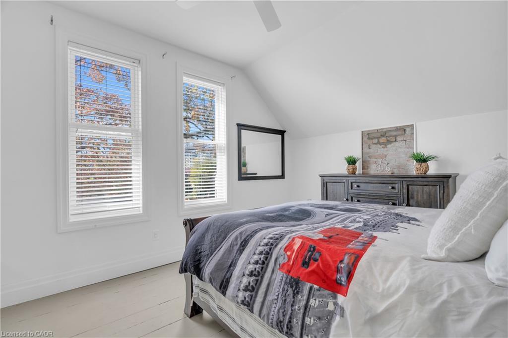 210 Lancaster Street E, Kitchener, ON - Indoor Photo Showing Bedroom