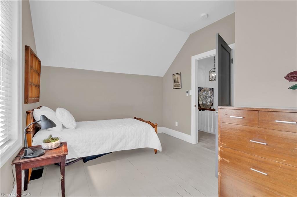 210 Lancaster Street E, Kitchener, ON - Indoor Photo Showing Bedroom