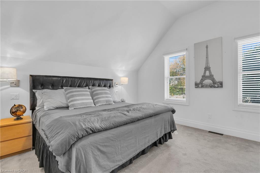 210 Lancaster Street E, Kitchener, ON - Indoor Photo Showing Bedroom