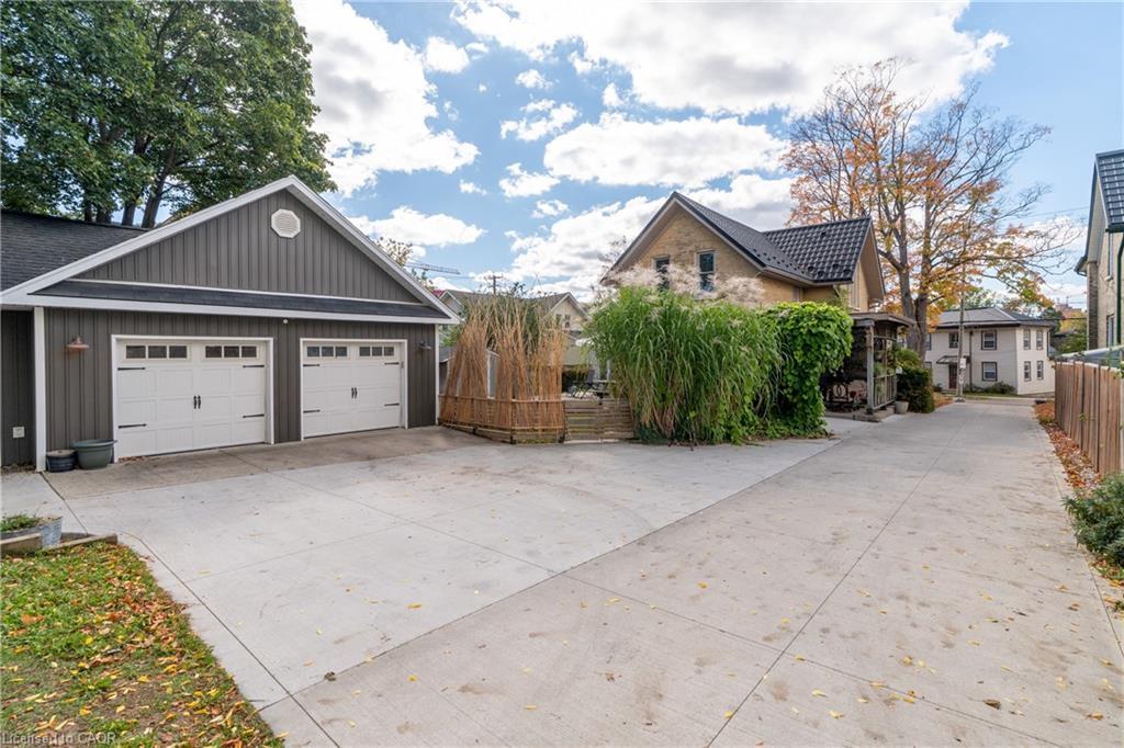210 Lancaster Street E, Kitchener, ON - Outdoor