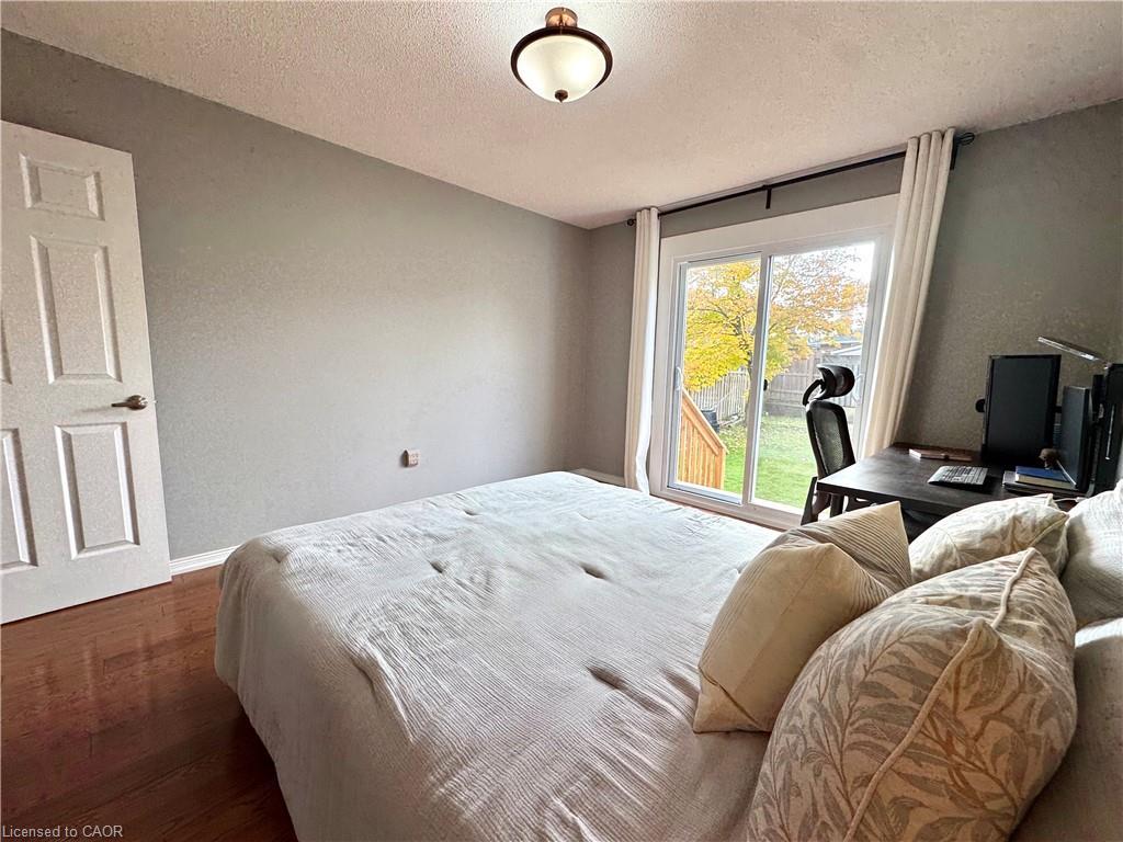 2309 Malcolm Crescent, Burlington, ON - Indoor Photo Showing Bedroom