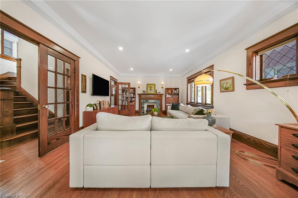 60 Heins Avenue, Kitchener, ON - Indoor Photo Showing Living Room