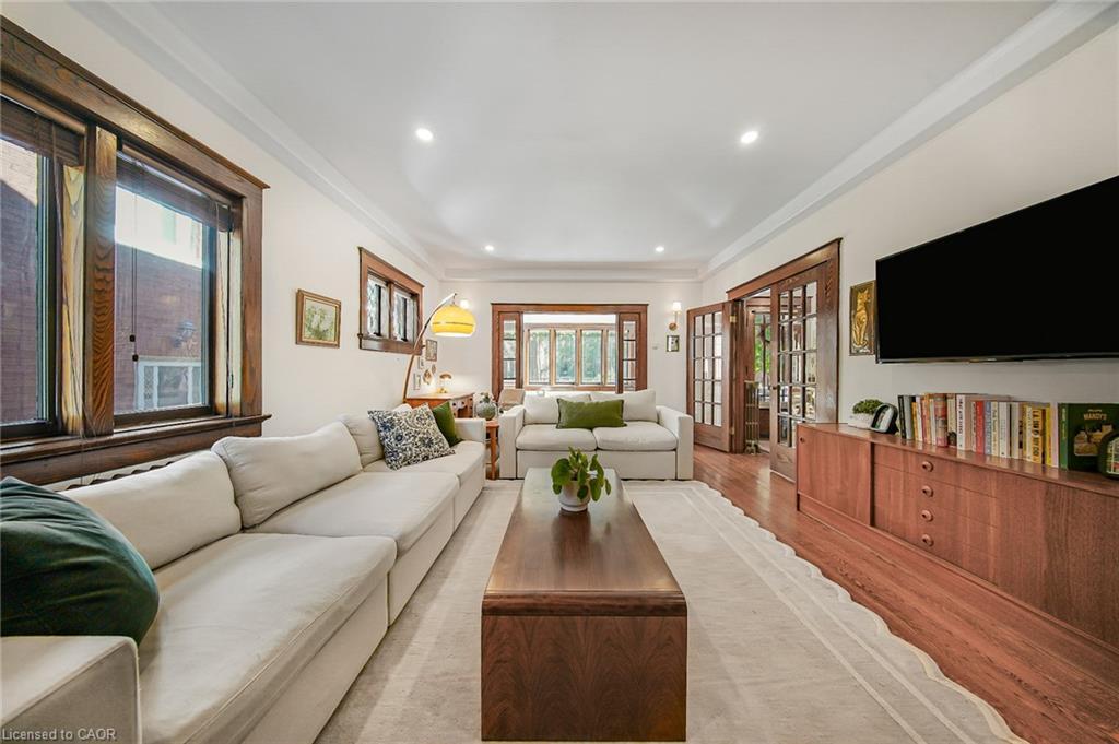 60 Heins Avenue, Kitchener, ON - Indoor Photo Showing Living Room