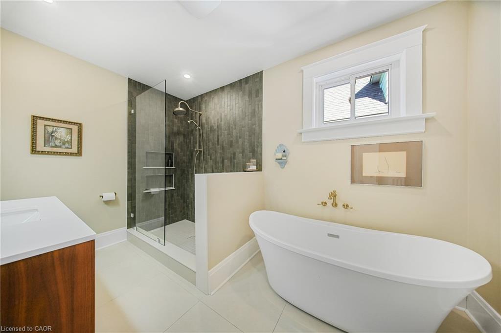 60 Heins Avenue, Kitchener, ON - Indoor Photo Showing Bathroom