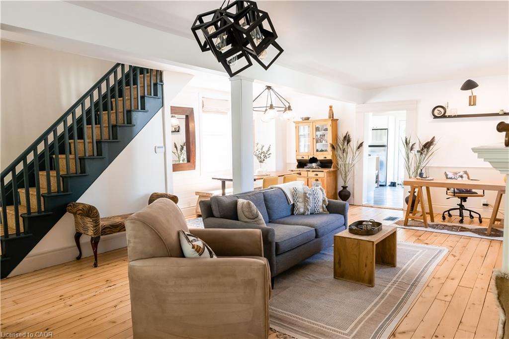 70 Bramley Street S, Port Hope, ON - Indoor Photo Showing Living Room