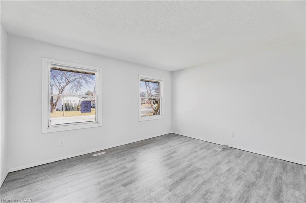 17 Maplestone Avenue, Sarnia, ON - Indoor