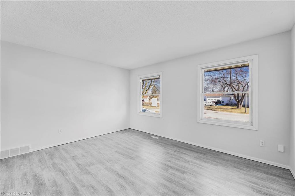 17 Maplestone Avenue, Sarnia, ON - Indoor