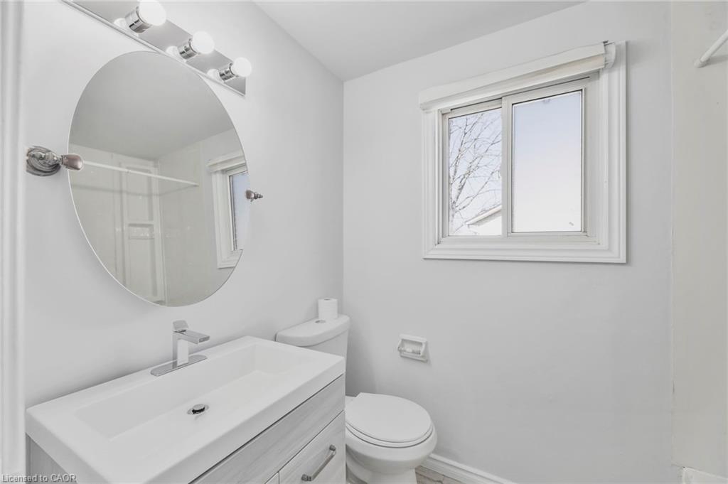 17 Maplestone Avenue, Sarnia, ON - Indoor Photo Showing Bathroom