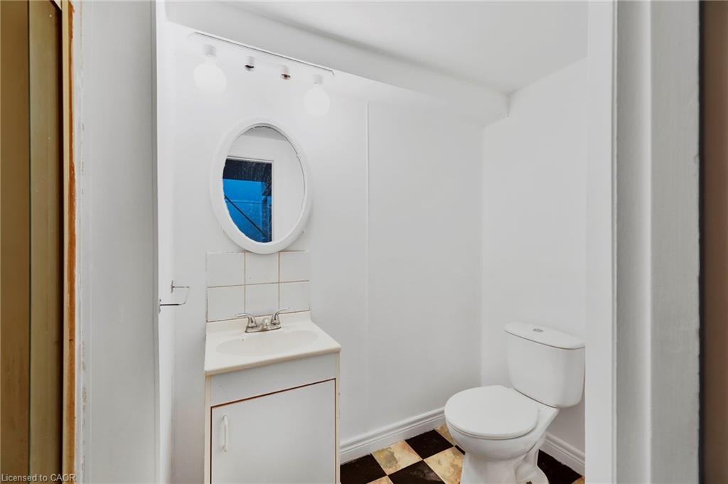 17 Maplestone Avenue, Sarnia, ON - Indoor Photo Showing Bathroom