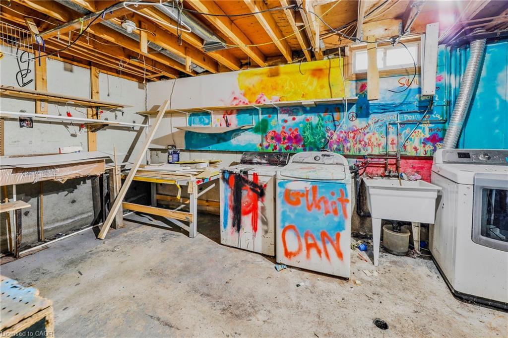 17 Maplestone Avenue, Sarnia, ON - Indoor Photo Showing Laundry Room