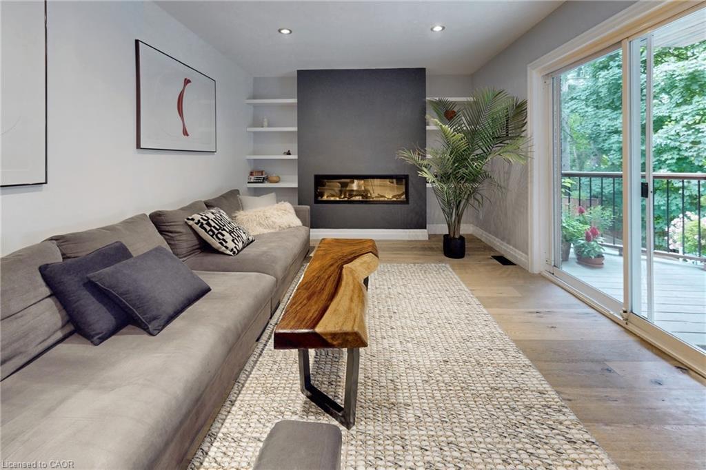 179 Shanley Terrace, Oakville, ON - Indoor Photo Showing Living Room With Fireplace