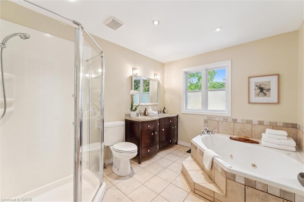 179 Shanley Terrace, Oakville, ON - Indoor Photo Showing Bathroom
