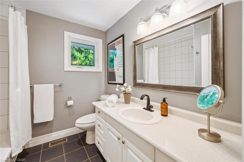 179 Shanley Terrace, Oakville, ON - Indoor Photo Showing Bathroom